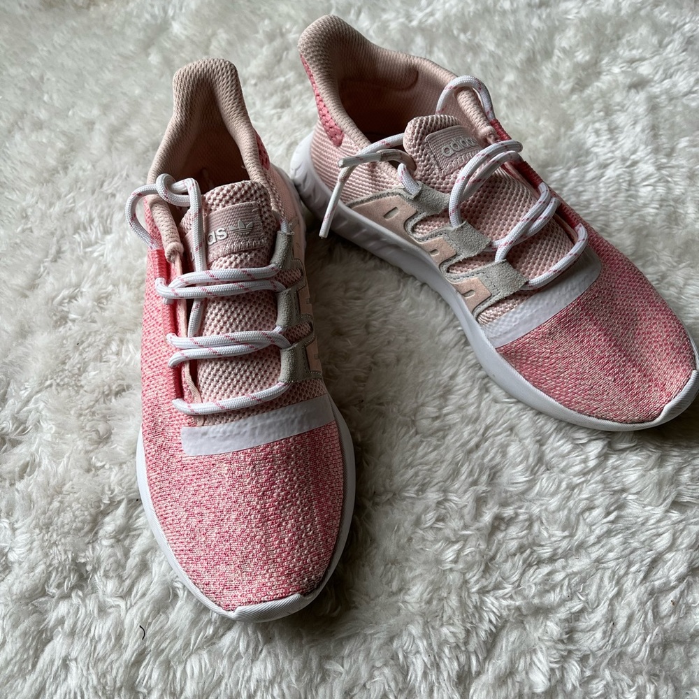 Little girl’s adidas